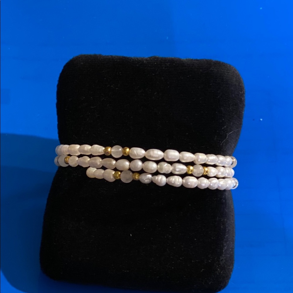 Bracelet - white pearl beading with gold accent